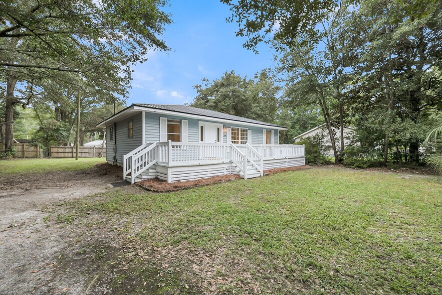 Front of house - 1594 Point Park Dr