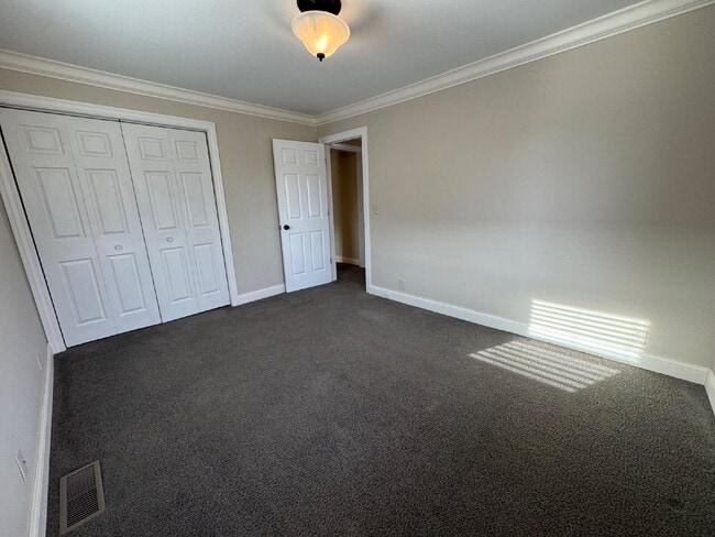 Building Photo - CHATHAM CHARM?! YES, PLEASE.