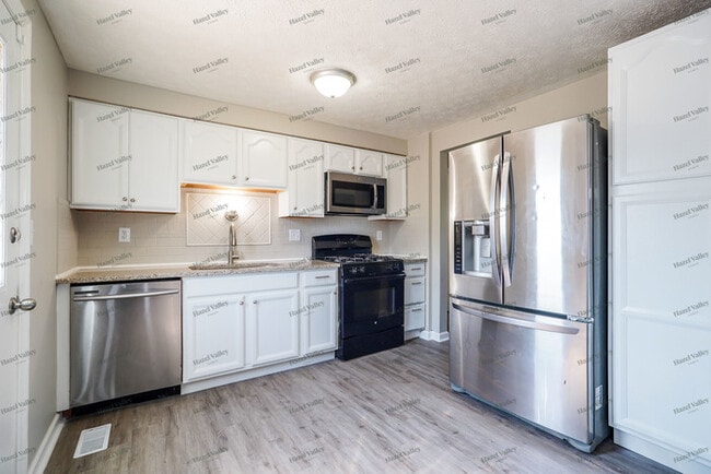 Building Photo - 2576 Willow Park Rd