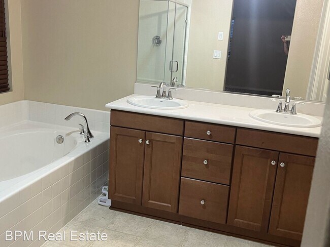 Building Photo - 4 br, 2 bath House - 6904 Trejo Dr