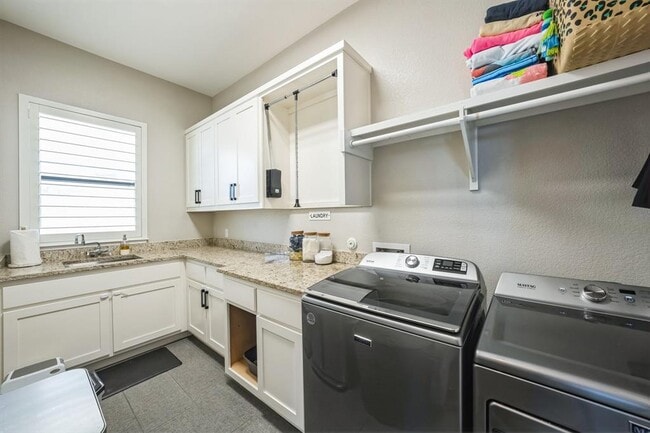 Building Photo - 105 Willow Hill Dr