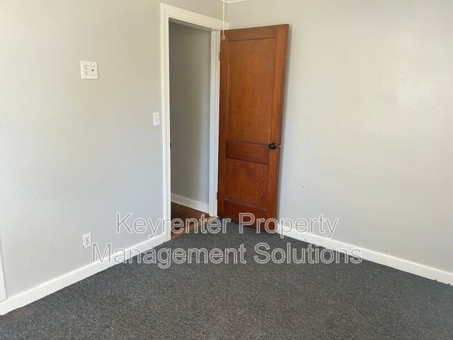 Building Photo - 501 Sherwood Ave