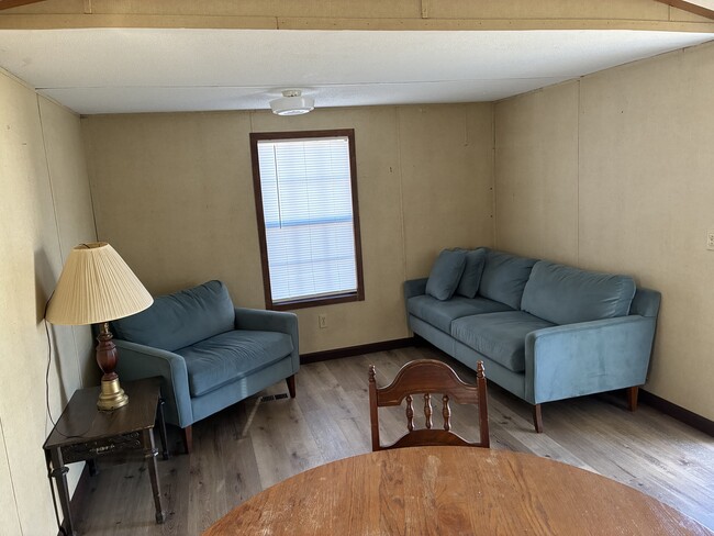 Building Photo - 30 Upper Price Ln