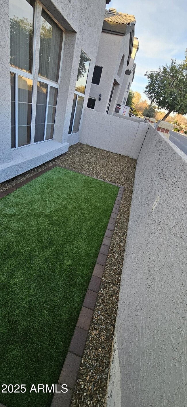 Building Photo - 473 S Sunrise Dr