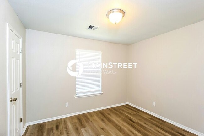Building Photo - 3 Bedroom Pet-Friendly Home in OKLAHOMA CITY, OK with Main Street Renewal