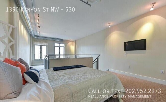 Building Photo - 1390 Kenyon St NW