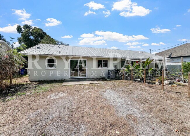 Building Photo - 17435 Barbara Dr