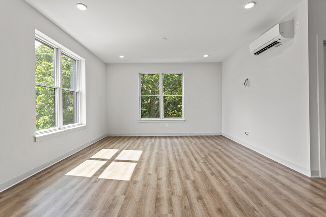 Unit 505 Open-Concept Living Space - The Meeting House