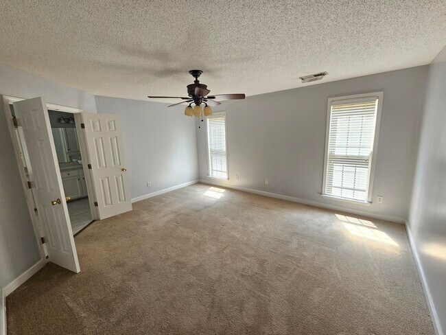 Building Photo - 219 Plantation Pointe Dr