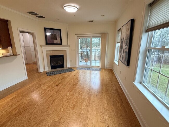 Building Photo - 2000 Davenport Ave