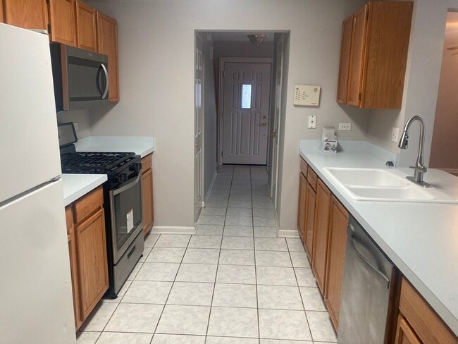 Building Photo - 1093 Symphony Dr