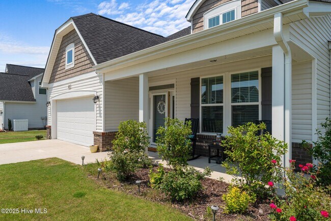 Building Photo - 2025 Alder Ln