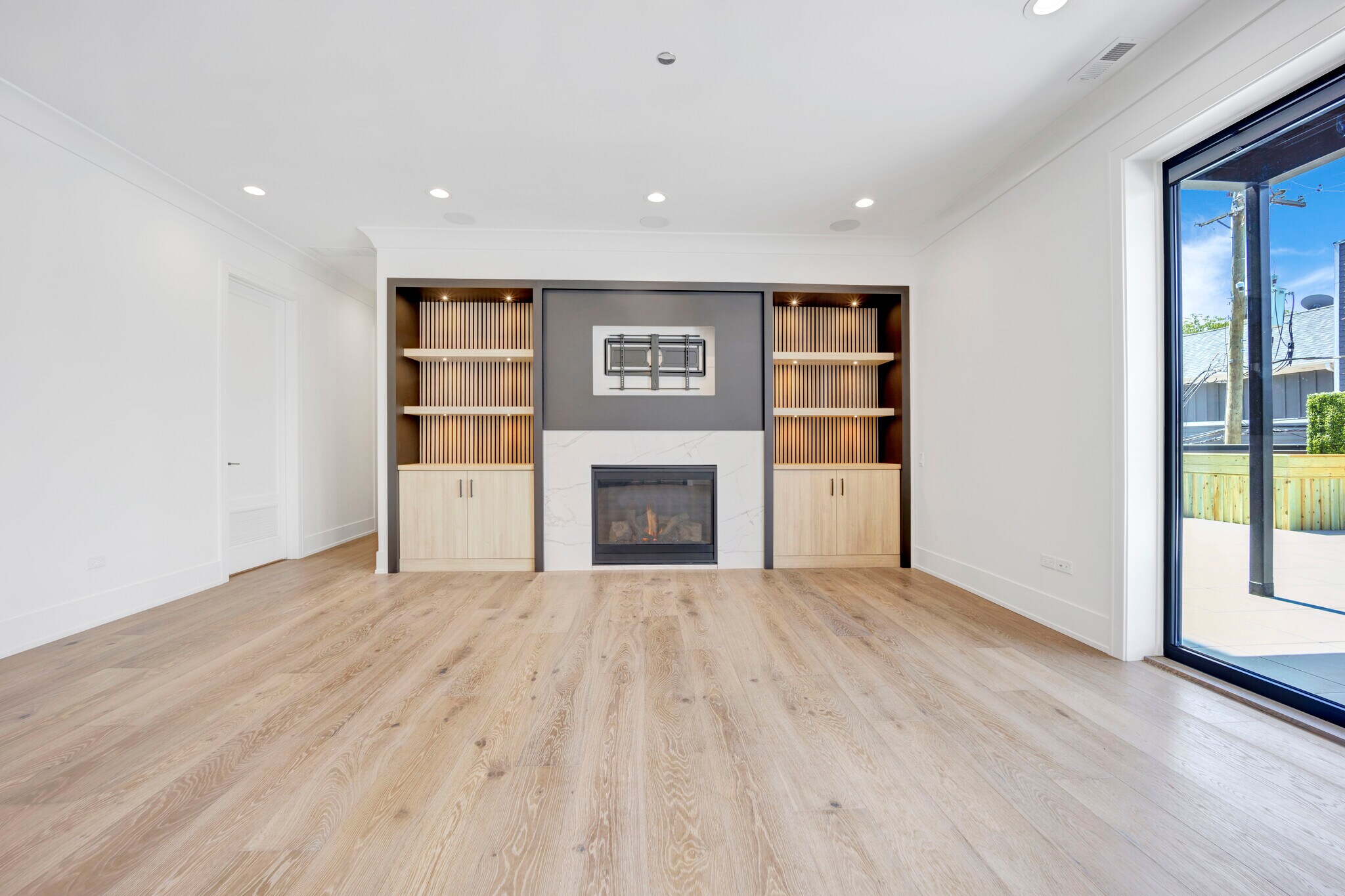 Building Photo - 4920 N Lincoln Ave