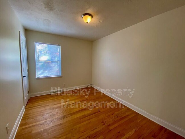 Building Photo - 109 Longwood Dr