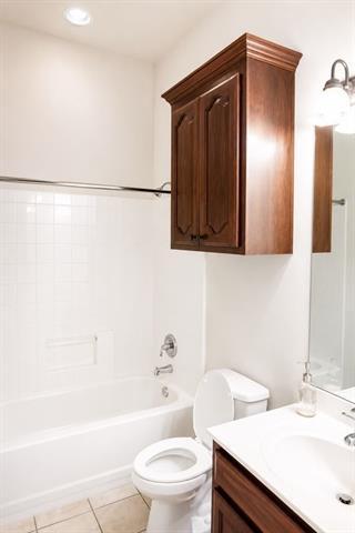 Building Photo - 8833 Sunset Trace Dr