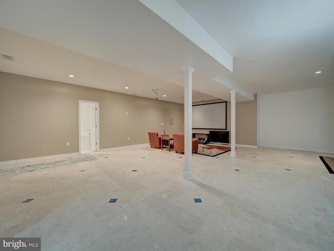 Building Photo - 9205 Frst Grns Dr