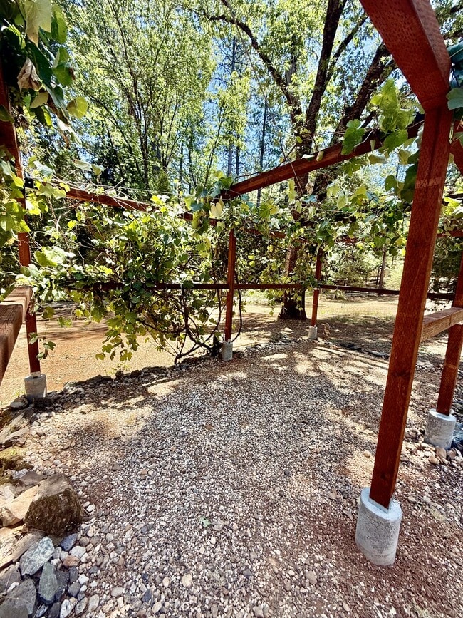 Building Photo - 15697 Lakewood Ln