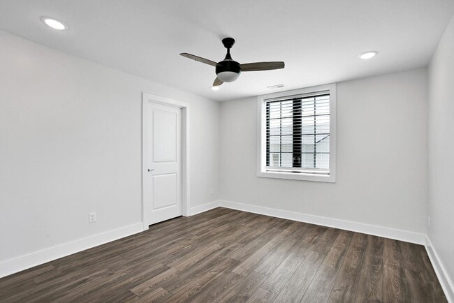 Building Photo - 220 W Dixie Ave