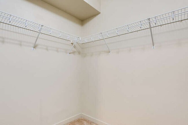 Building Photo - SPACIOUS 1-BEDROOM APARTMENT FOR RENT IN DOWNTOWN BALLARD!