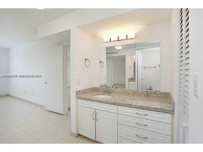 Building Photo - 255 Galen Dr