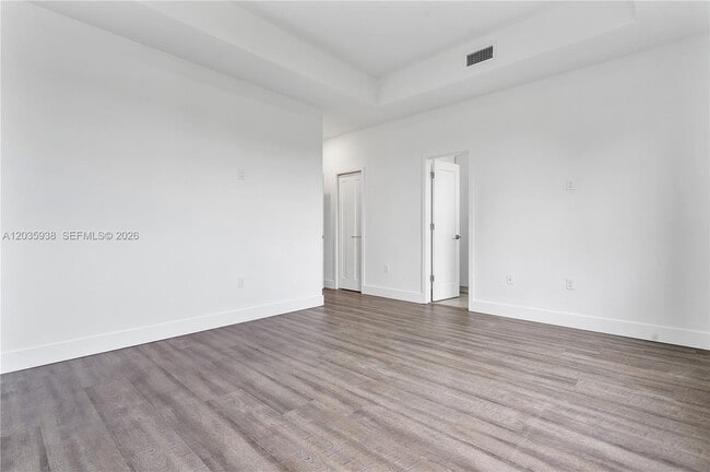 Building Photo - 440 E 16th St