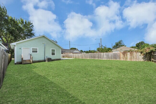 Building Photo - Renovated Houston Gem Near Downtown & the Medical Center