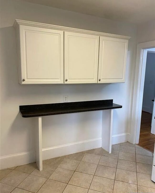 Building Photo - 906 Cherokee Rd