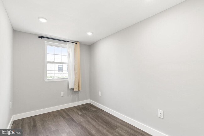 Building Photo - 2504 N Water St