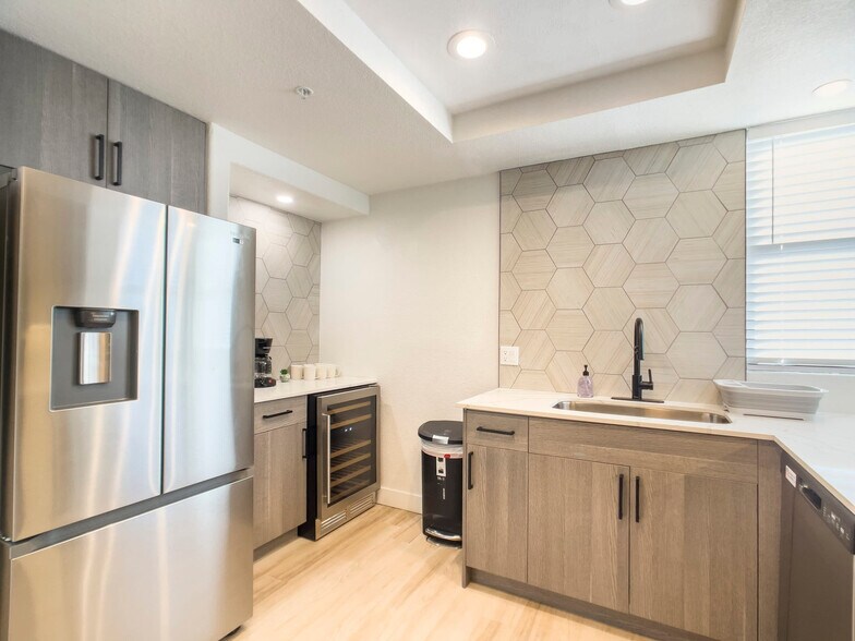 Building Photo - 14201 N 70th Way