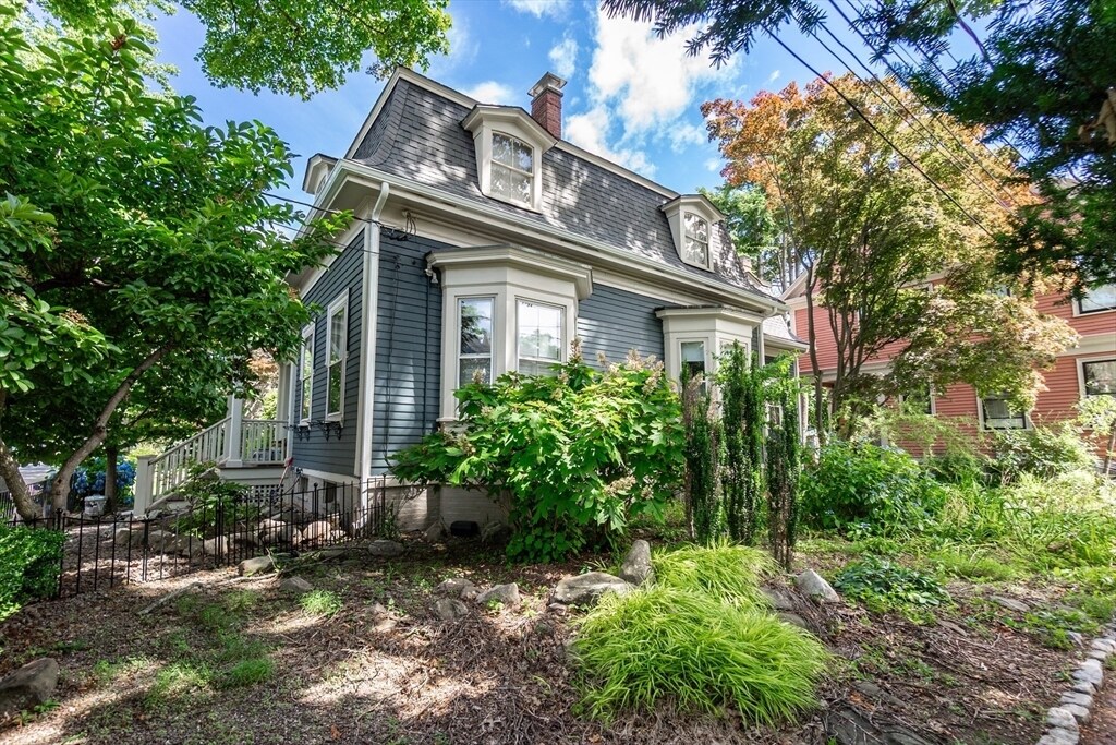 Building Photo - 69 Walker St