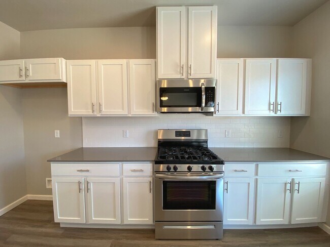 Building Photo - Townhome in Deer Creek Schools!