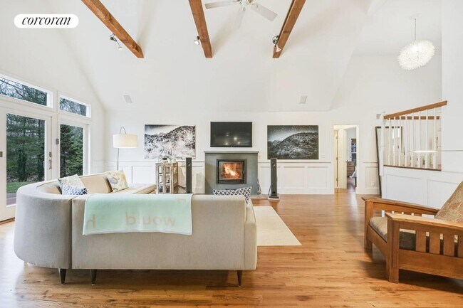 Building Photo - 12 Northview Dr