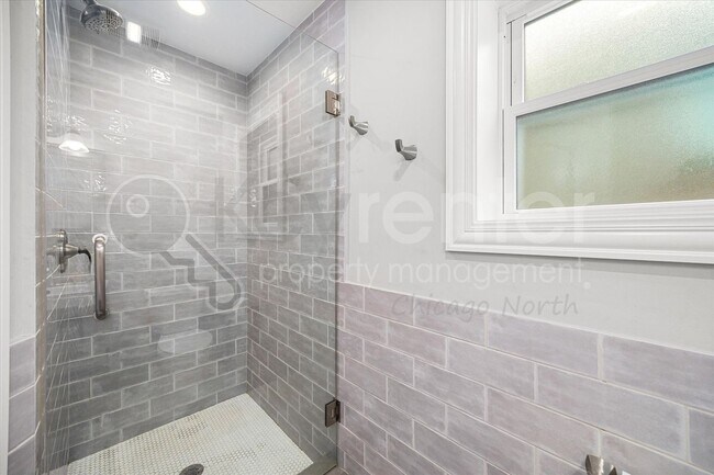 Building Photo - 4230 N Oriole Ave