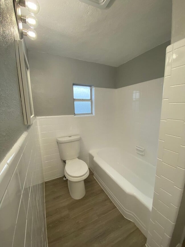 Building Photo - Fully Renovated 3-Bedroom Concrete Block Home in Tampa!