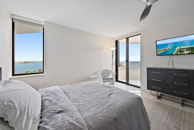 Building Photo - 5070 N Ocean Dr