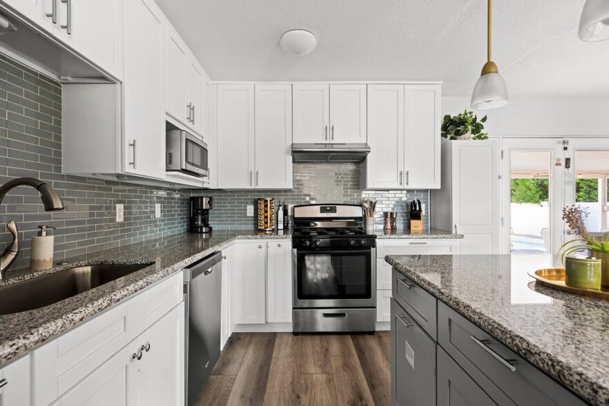 Building Photo - 2501 N 85th Pl