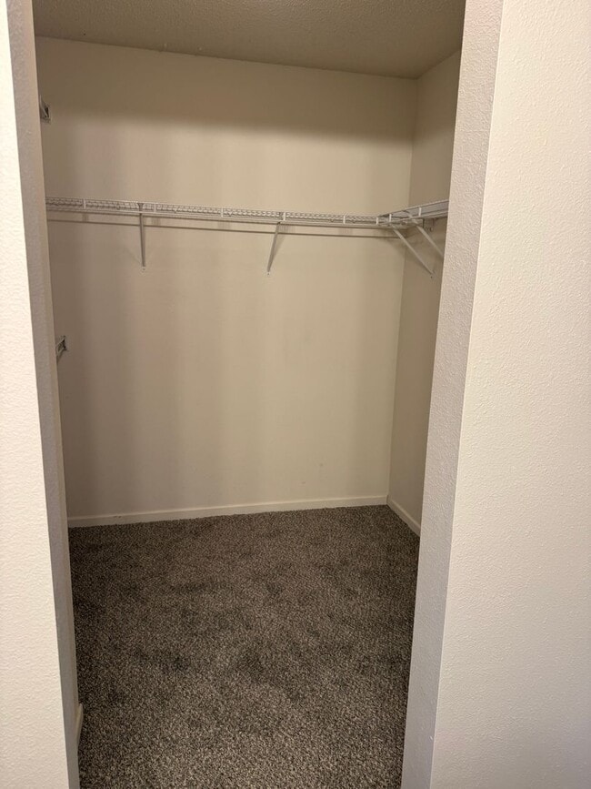 Building Photo - Southside 3/2 home with attached 2 car garage