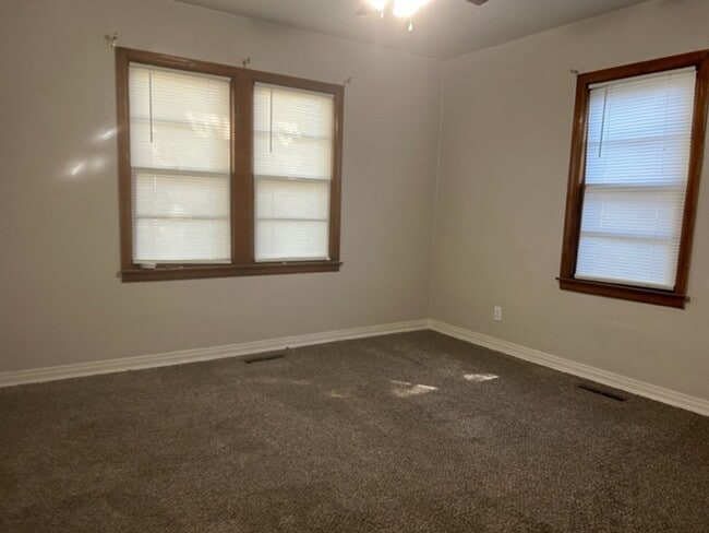 Building Photo - 2 BEDROOM 1 BATH HOME FOR RENT IN JOPLIN-$975 RENT-$975 DEPOSIT