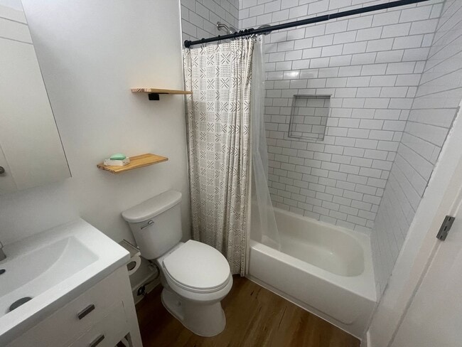 Building Photo - Beautifully Updated Townhouse in Madison V...