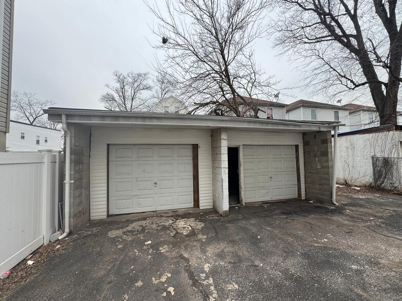 Building Photo - 55 Schley St