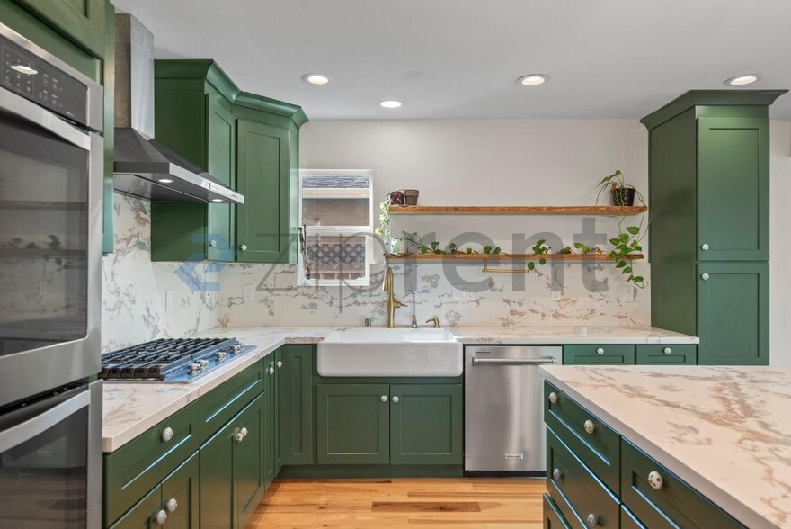 Building Photo - 743 Shawnee Ln