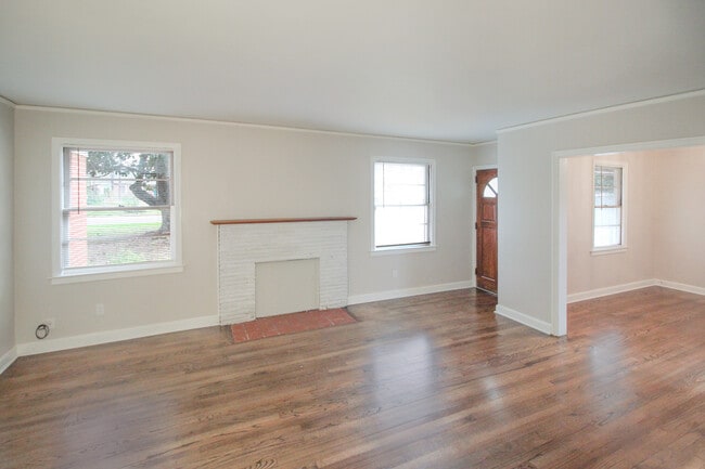 Building Photo - 3739 Honeysuckle Ct