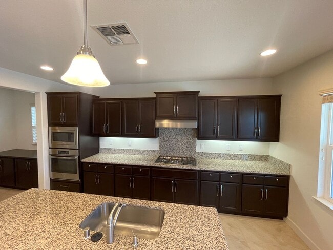 Building Photo - 2024 Newcastle Dr