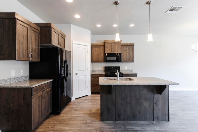 Building Photo - 3338 E Crimson Ridge Dr