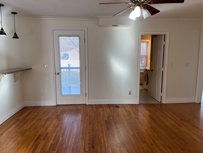 Building Photo - 27 Pleasant St