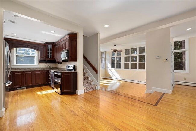 Building Photo - 107 Old Beach Rd