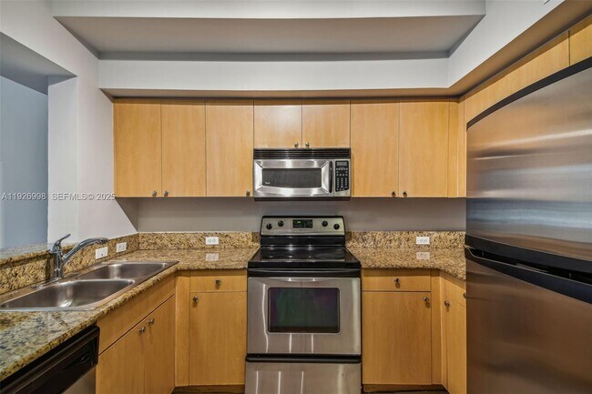 Building Photo - 2945 NE 185th St