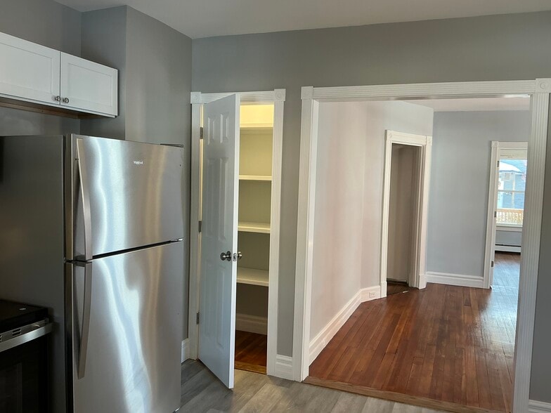 Building Photo - 518 High St