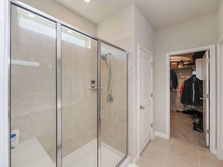 Building Photo - 120 Serpens St