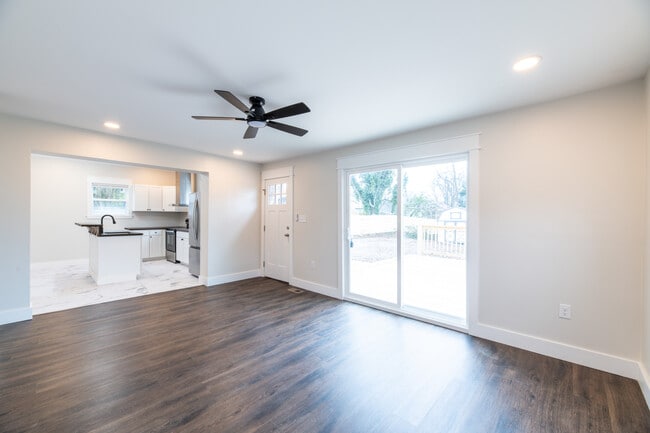 Building Photo - 1287 E Harper Ave